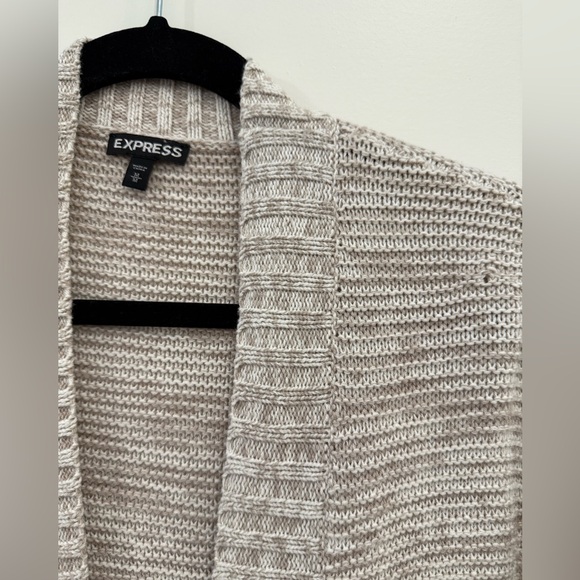 ❗️3 for $23 / Express Long Tan and White Cotton Knit Cardigan, Woman’s medium - Picture 2 of 5